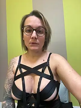 Snapshot of marinella07 chatting on 9, 2, 2025 marinella07 online show from 9, 2, 2025