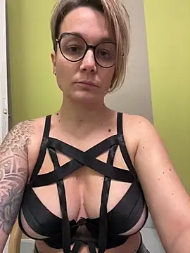 Snapshot of marinella07 chatting on 14, 2, 2025 marinella07 online show from 14, 2, 2025