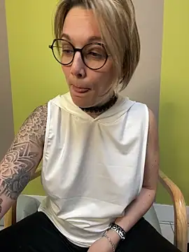 Snapshot of marinella07 chatting on 28, 2, 2025 marinella07 online show from 28, 2, 2025