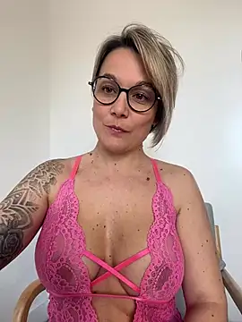 Snapshot of marinella07 chatting on 6, 3, 2025 marinella07 online show from 6, 3, 2025