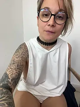 Snapshot of marinella07 chatting on 20, 3, 2025 marinella07 online show from 20, 3, 2025