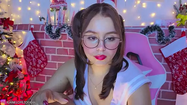 Snapshot of Juanelopez1 chatting on 5, 12, 2025 Juanelopez1 online show from 5, 12, 2025