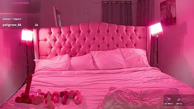 Snapshot of anniek chatting on 8, 11, 2025 anniek online show from 8, 11, 2025