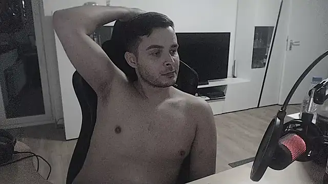 Snapshot of SharkLuigi chatting on 25, 1, 2025 SharkLuigi online show from 25, 1, 2025