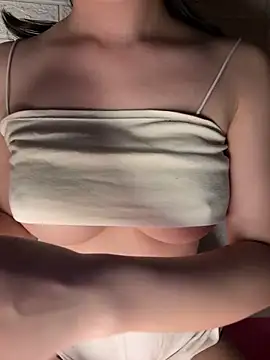 Snapshot of Thao-Cherry chatting on 18, 10, 2025 Thao-Cherry online show from 18, 10, 2025