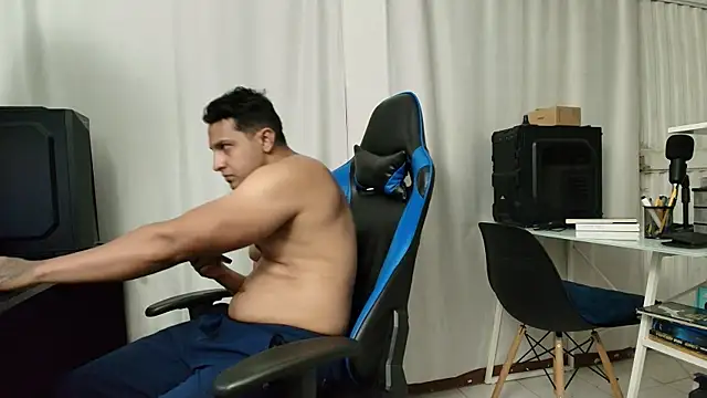 Snapshot of hott_dicks chatting on 28, 4, 2026 hott dicks online show from 28, 4, 2026