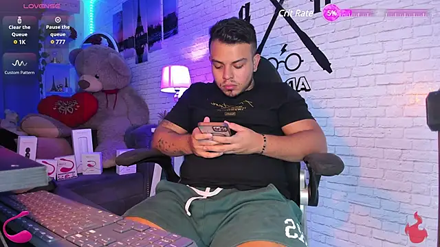 Snapshot of Naughty_Charly chatting on 15, 2, 2025 Naughty Charly online show from 15, 2, 2025