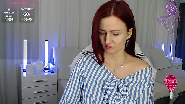 Snapshot of ElisaJane chatting on 1, 2, 2025 ElisaJane online show from 1, 2, 2025