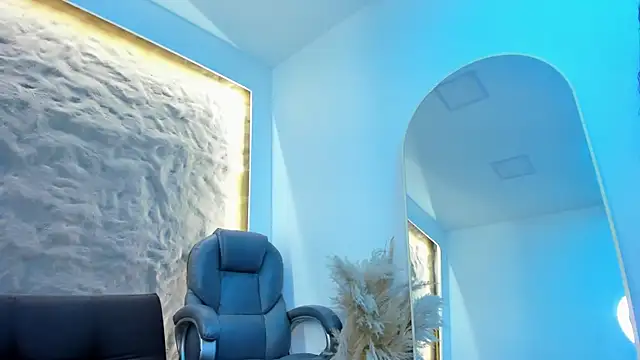 Snapshot of Isa__Blanc chatting on 27, 2, 2025 Isa  Blanc online show from 27, 2, 2025