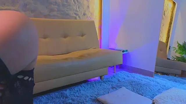 Snapshot of Isa__Blanc chatting on 20, 10, 2025 Isa  Blanc online show from 20, 10, 2025