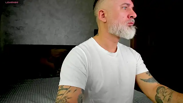 Snapshot of BlowMyXXL chatting on 1, 2, 2025 BlowMyXXL online show from 1, 2, 2025