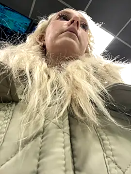 Snapshot of MerlinDave chatting on 30, 10, 2025 MerlinDave online show from 30, 10, 2025