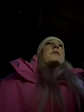 Snapshot of MerlinDave chatting on 28, 11, 2025 MerlinDave online show from 28, 11, 2025