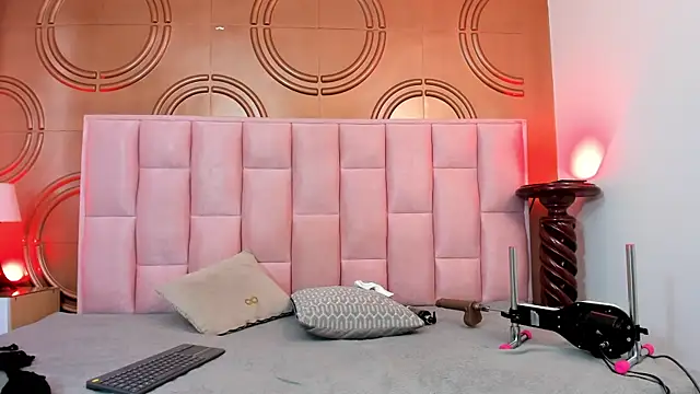 emmily keller19 online show from 4, 2, 2025