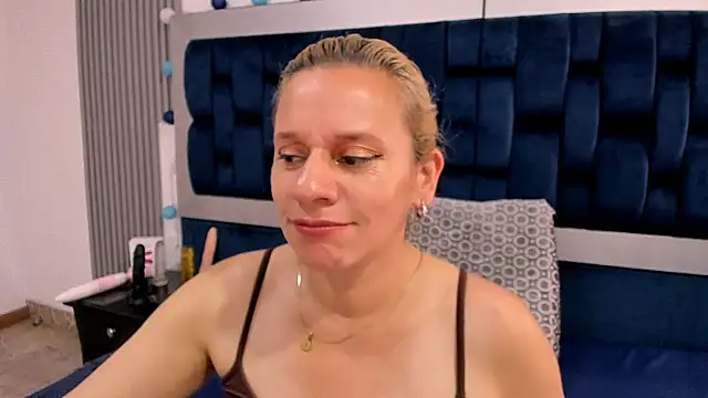 Snapshot of sofia_mature chatting on 1, 12, 2024 sofia mature online show from 1, 12, 2024