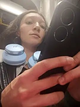 Lucy cole online show from 9, 3, 2025