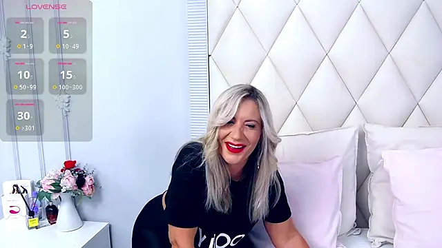 Snapshot of GinaBear chatting on 24, 9, 2025 GinaBear online show from 24, 9, 2025