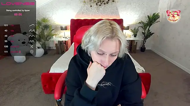 LunaaMayy online show from 3, 12, 2024