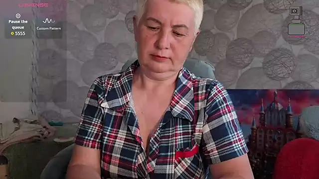 NicoleOlla online show from 5, 5, 2026