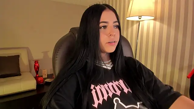 Snapshot of Maaiitee chatting on 30, 10, 2025 Maaiitee online show from 30, 10, 2025