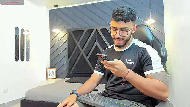 Liam Kleiin online show from 4, 11, 2025