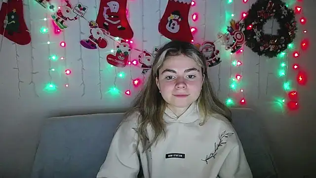 Snapshot of TinaRedly chatting on 14, 12, 2024 TinaRedly online show from 14, 12, 2024