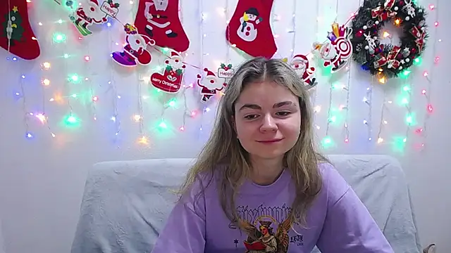 Snapshot of TinaRedly chatting on 15, 12, 2024 TinaRedly online show from 15, 12, 2024