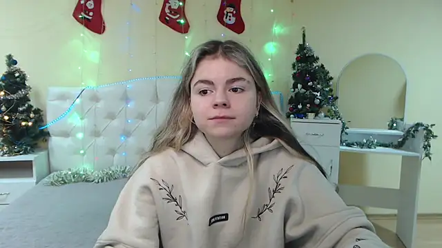 Snapshot of TinaRedly chatting on 21, 12, 2024 TinaRedly online show from 21, 12, 2024