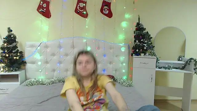 Snapshot of TinaRedly chatting on 21, 12, 2024 TinaRedly online show from 21, 12, 2024