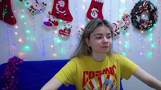 Snapshot of TinaRedly chatting on 25, 12, 2024 TinaRedly online show from 25, 12, 2024