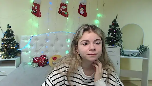 Snapshot of TinaRedly chatting on 28, 12, 2024 TinaRedly online show from 28, 12, 2024
