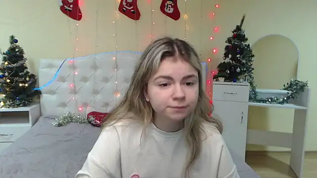 Snapshot of TinaRedly chatting on 28, 12, 2024 TinaRedly online show from 28, 12, 2024