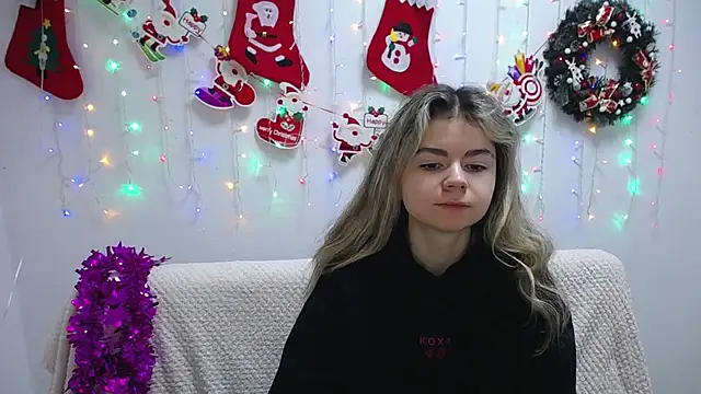 Snapshot of TinaRedly chatting on 30, 12, 2024 TinaRedly online show from 30, 12, 2024