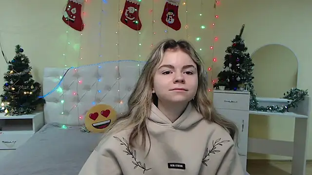 Snapshot of TinaRedly chatting on 5, 1, 2025 TinaRedly online show from 5, 1, 2025