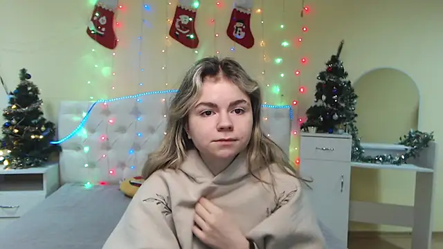 Snapshot of TinaRedly chatting on 6, 1, 2025 TinaRedly online show from 6, 1, 2025