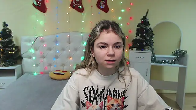 Snapshot of TinaRedly chatting on 6, 1, 2025 TinaRedly online show from 6, 1, 2025