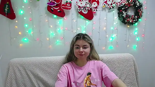 Snapshot of TinaRedly chatting on 9, 1, 2025 TinaRedly online show from 9, 1, 2025