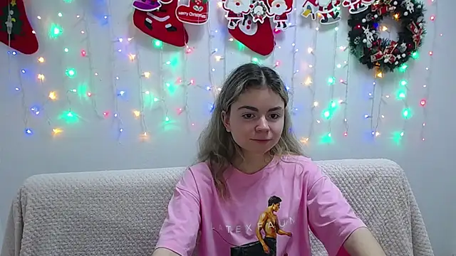Snapshot of TinaRedly chatting on 9, 1, 2025 TinaRedly online show from 9, 1, 2025