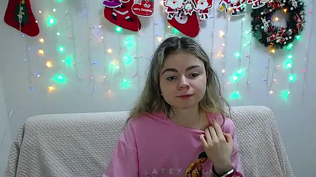 Snapshot of TinaRedly chatting on 10, 1, 2025 TinaRedly online show from 10, 1, 2025