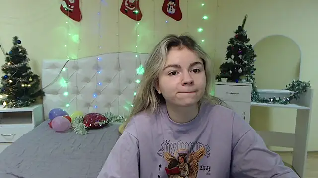 Snapshot of TinaRedly chatting on 13, 1, 2025 TinaRedly online show from 13, 1, 2025