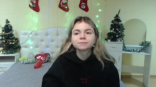 Snapshot of TinaRedly chatting on 13, 1, 2025 TinaRedly online show from 13, 1, 2025