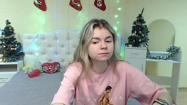 Snapshot of TinaRedly chatting on 13, 1, 2025 TinaRedly online show from 13, 1, 2025