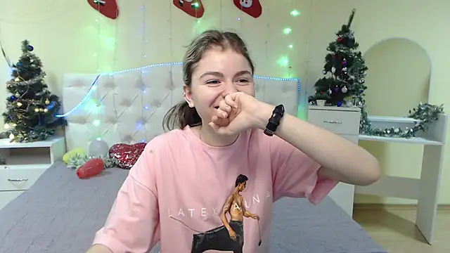 Snapshot of TinaRedly chatting on 14, 1, 2025 TinaRedly online show from 14, 1, 2025