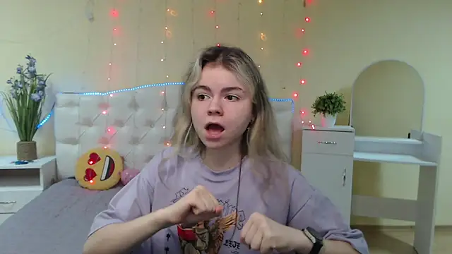 Snapshot of TinaRedly chatting on 16, 1, 2025 TinaRedly online show from 16, 1, 2025