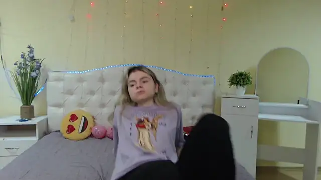Snapshot of TinaRedly chatting on 16, 1, 2025 TinaRedly online show from 16, 1, 2025