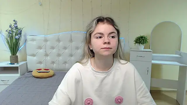 Snapshot of TinaRedly chatting on 19, 1, 2025 TinaRedly online show from 19, 1, 2025