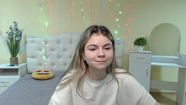 Snapshot of TinaRedly chatting on 19, 1, 2025 TinaRedly online show from 19, 1, 2025