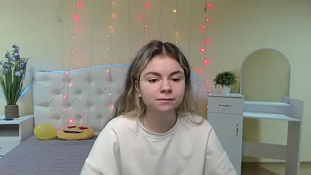 Snapshot of TinaRedly chatting on 20, 1, 2025 TinaRedly online show from 20, 1, 2025