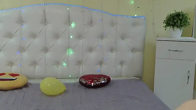 Snapshot of TinaRedly chatting on 20, 1, 2025 TinaRedly online show from 20, 1, 2025