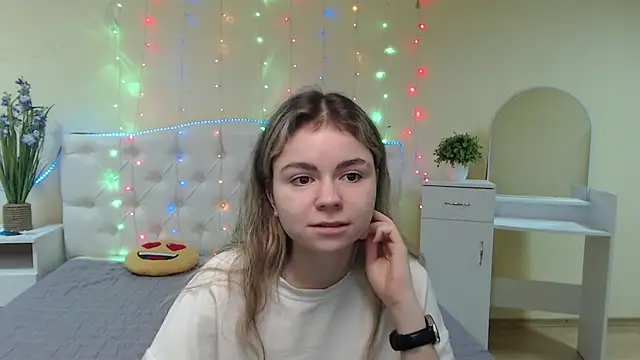 Snapshot of TinaRedly chatting on 21, 1, 2025 TinaRedly online show from 21, 1, 2025